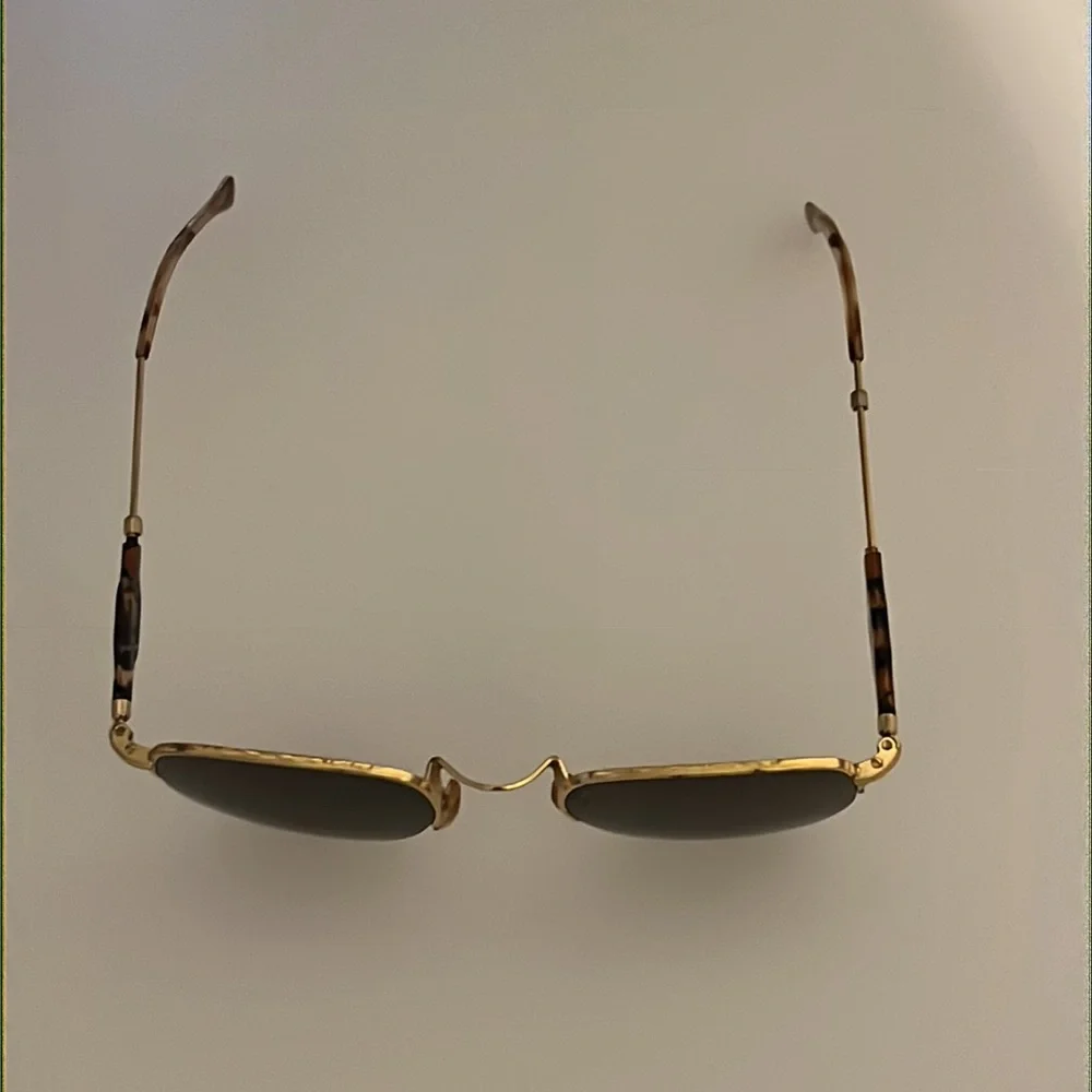 Authentic America 90’s Top Gun aviator vintage designer sunglasses Made it Italy